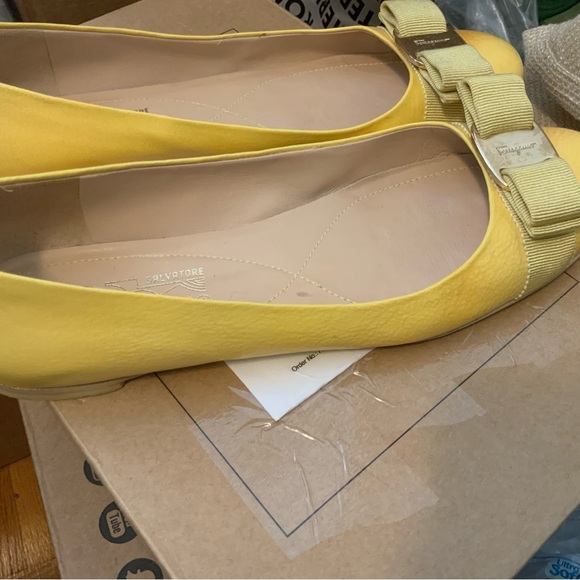Ferragamo ballet flats in mustard - Picture 3 of 5